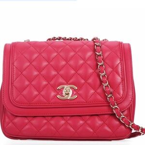 CHANEL Quilted Lambskin Shoulder Bag in Vibrant Pink